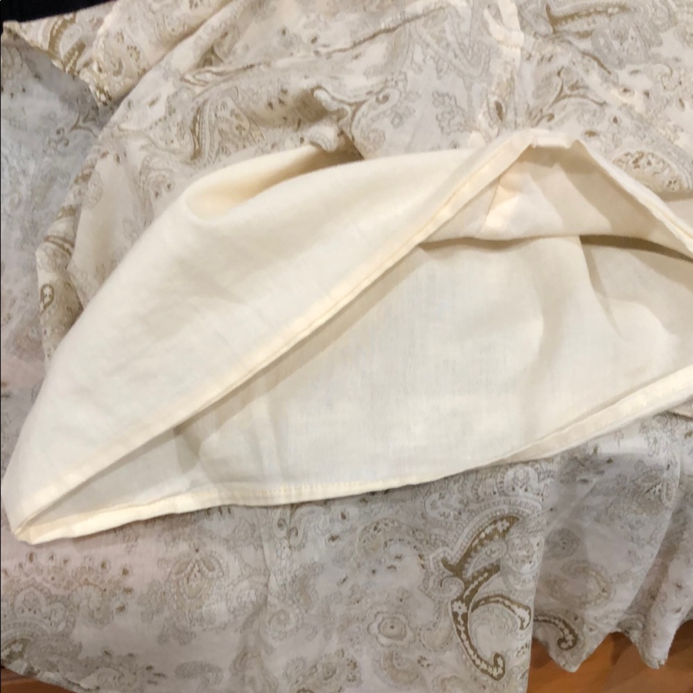Elegant Cream Paisley Skirt - Picture 12 of 12